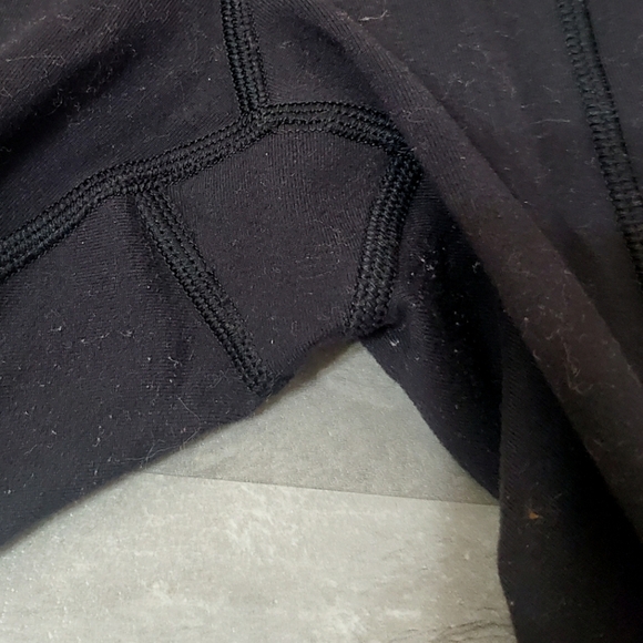 Lululemon Practice Daily Pant. Tights. Satin Ruched Details Side. Black. 10. 28" - Picture 14 of 15